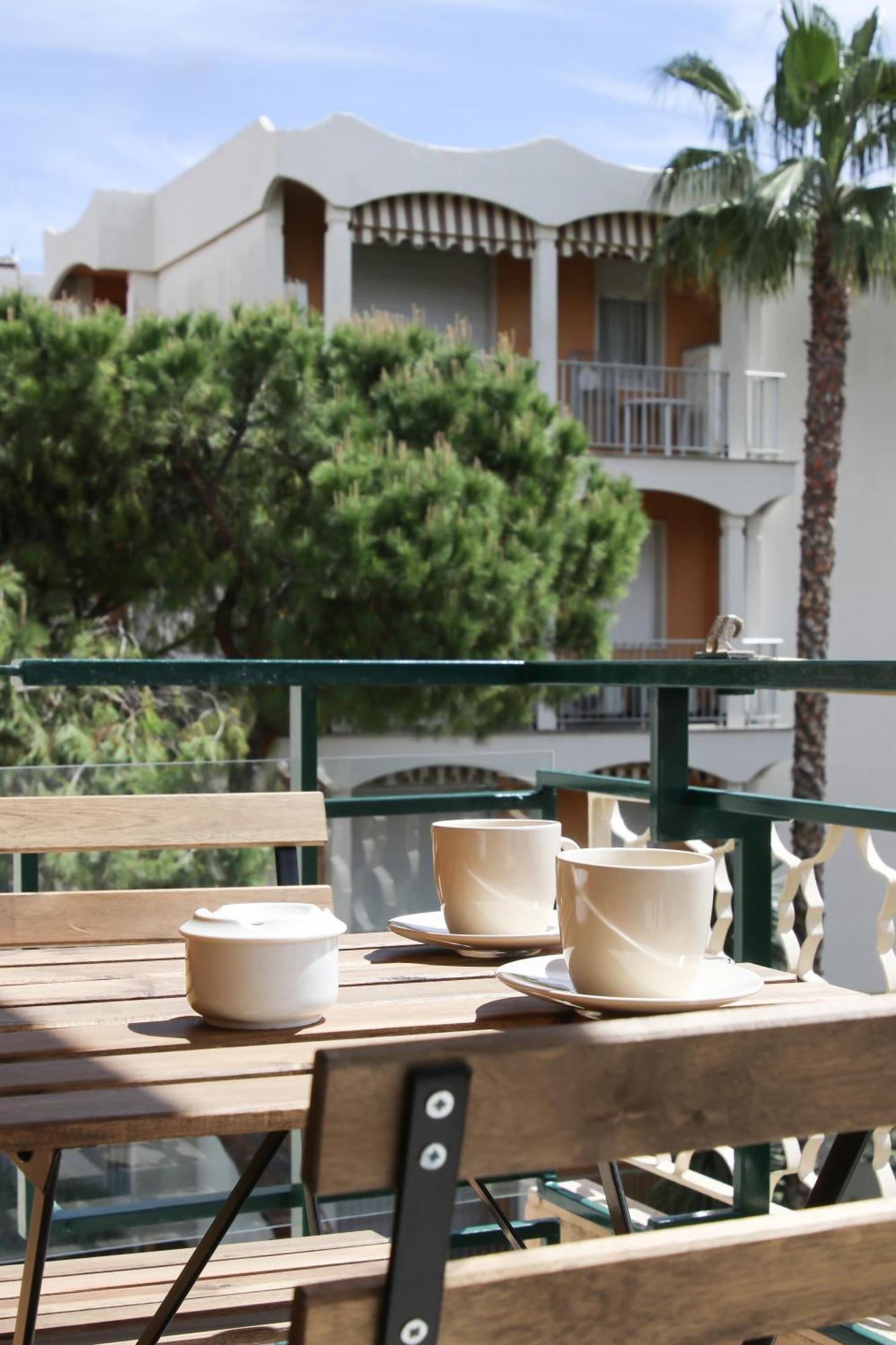 Casa Febo, In Centro Con Parcheggio Privato A 200 Mt Dal Mare Hotel Bordighera Ngoại thất bức ảnh
