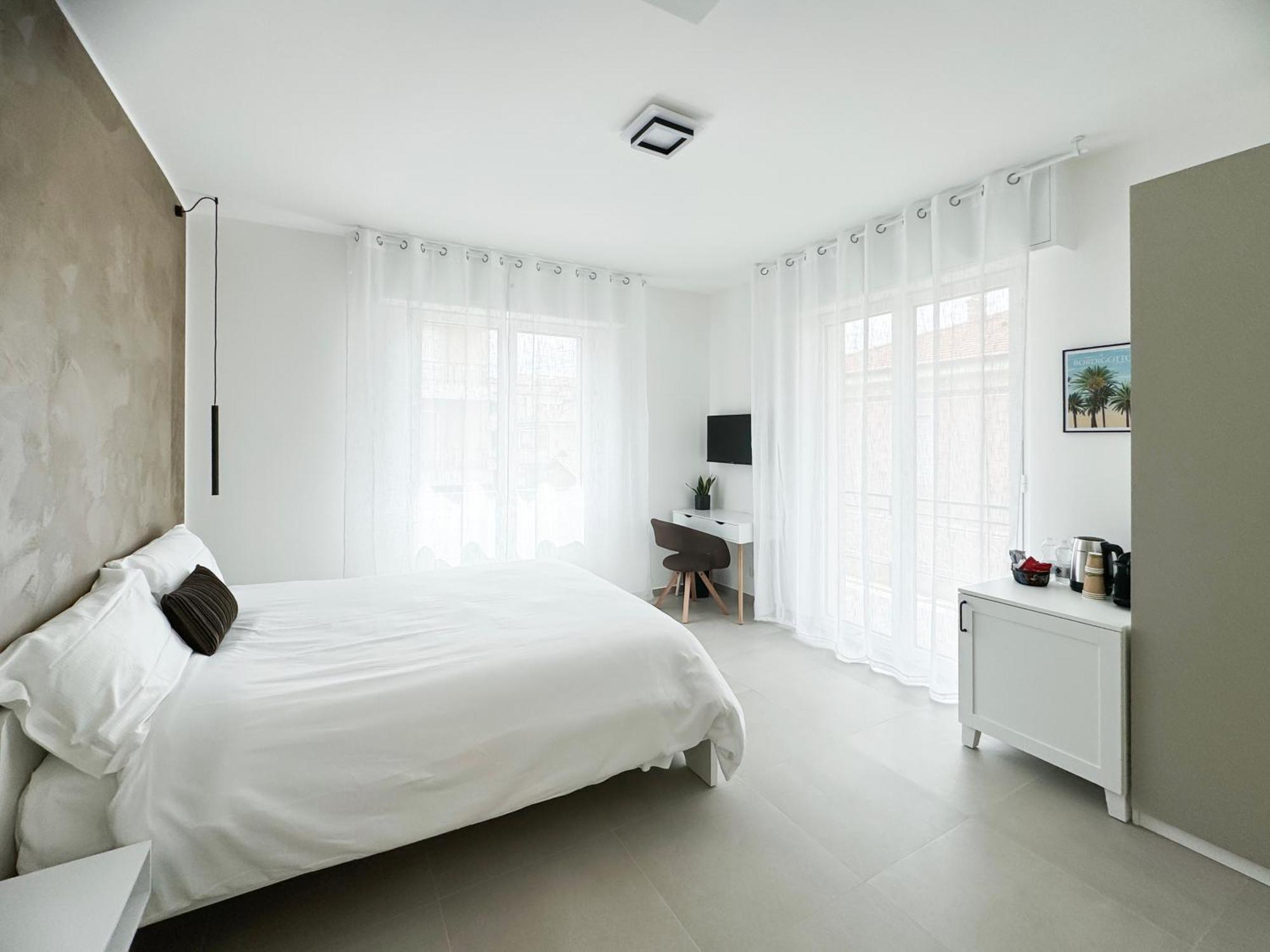 Casa Febo, In Centro Con Parcheggio Privato A 200 Mt Dal Mare Hotel Bordighera Ngoại thất bức ảnh