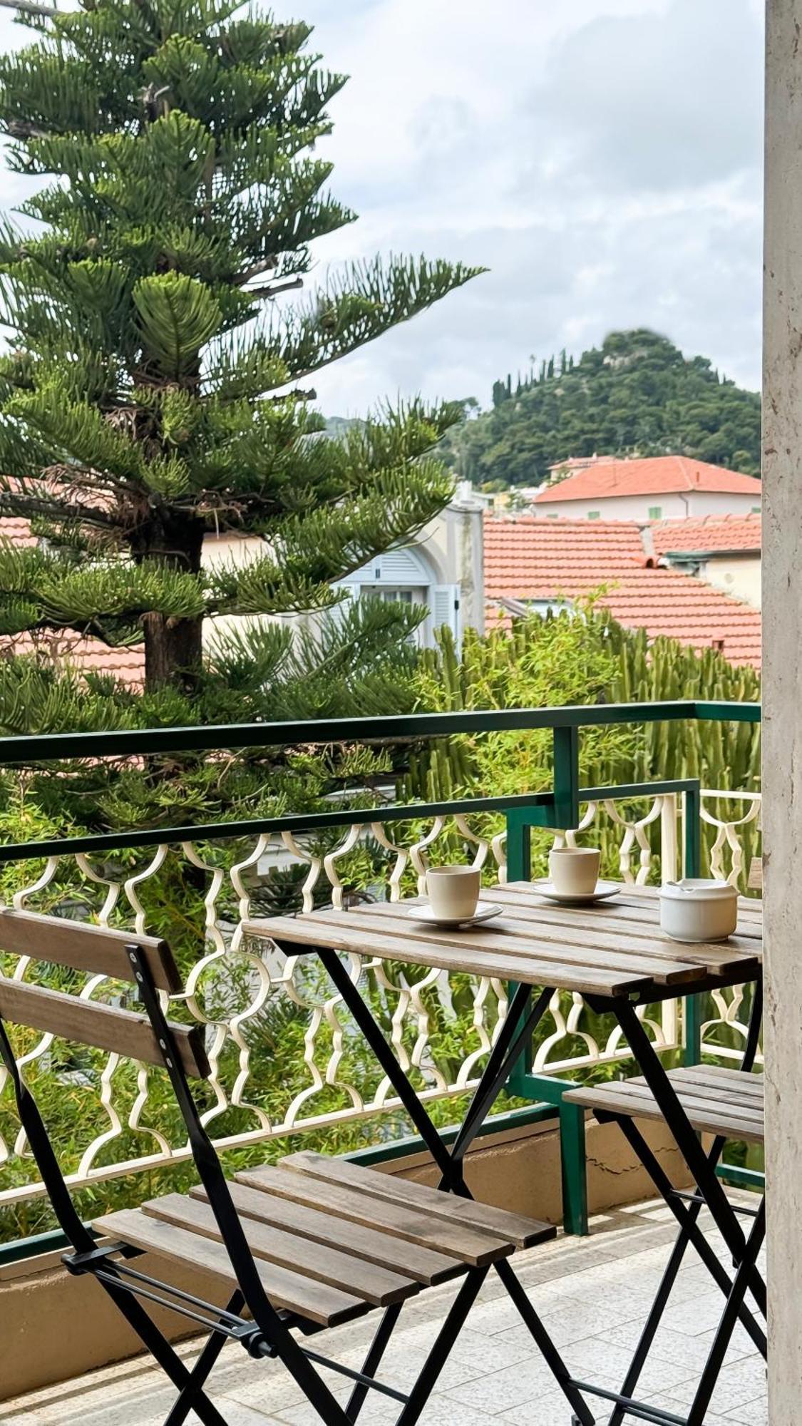 Casa Febo, In Centro Con Parcheggio Privato A 200 Mt Dal Mare Hotel Bordighera Ngoại thất bức ảnh