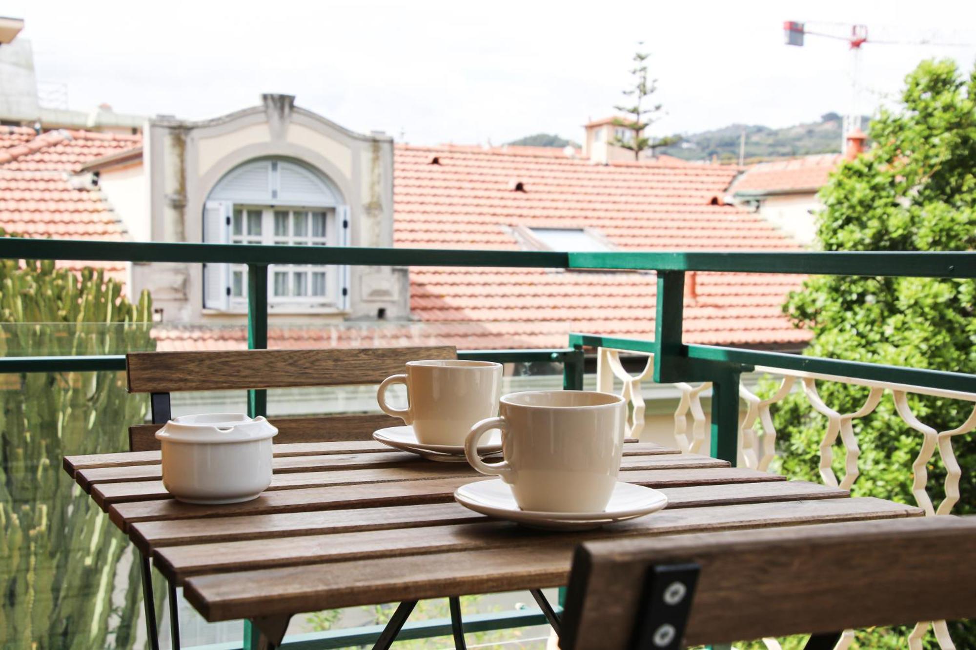 Casa Febo, In Centro Con Parcheggio Privato A 200 Mt Dal Mare Hotel Bordighera Ngoại thất bức ảnh