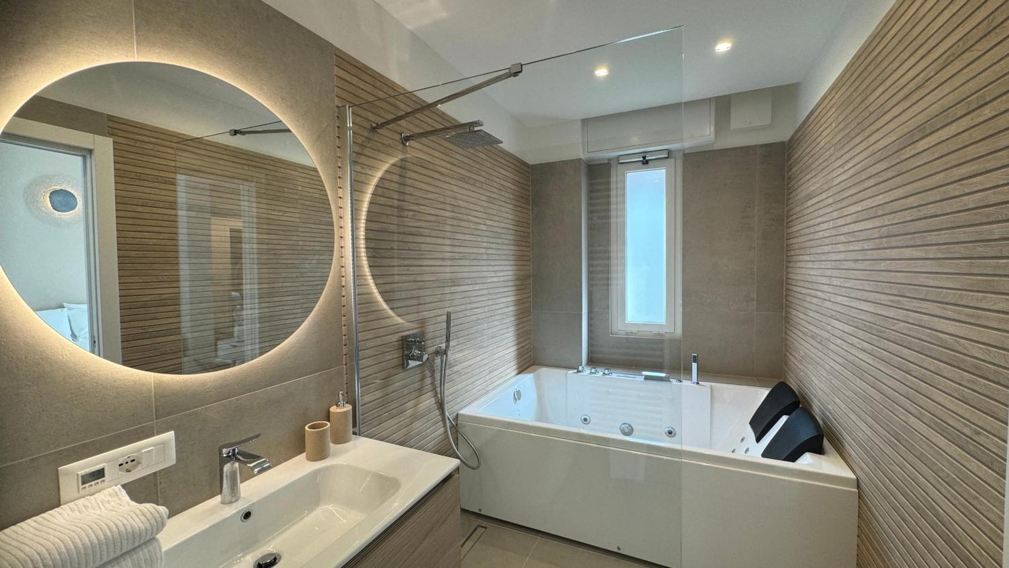 Casa Febo, In Centro Con Parcheggio Privato A 200 Mt Dal Mare Hotel Bordighera Ngoại thất bức ảnh
